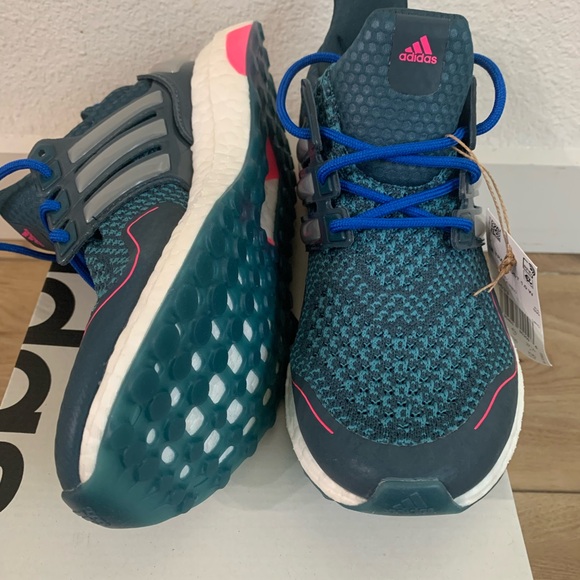 Brand new womens adidas. So cute just trying to downsize! Size 6. - Picture 3 of 3